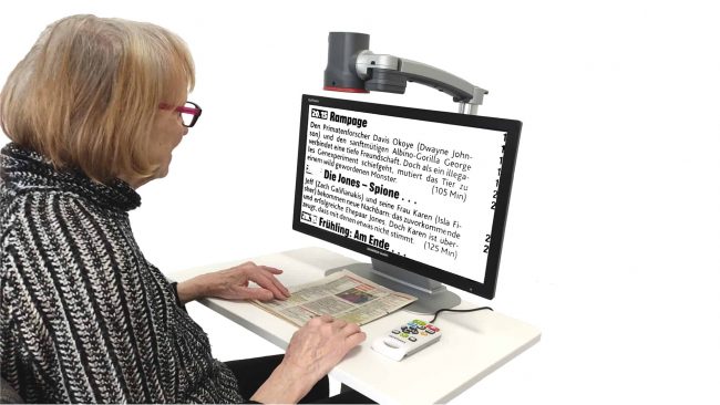 GoVision Pro mit Anwender GoVisionPro Bildschirmvorlesegerät